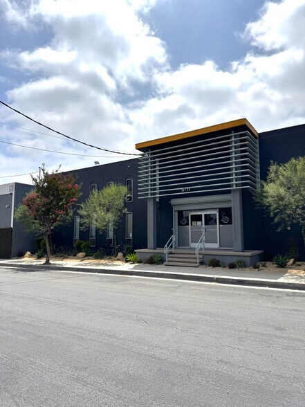 6711 Odessa Ave, Van Nuys, CA à louer - Photo du bâtiment - Image 2 de 4