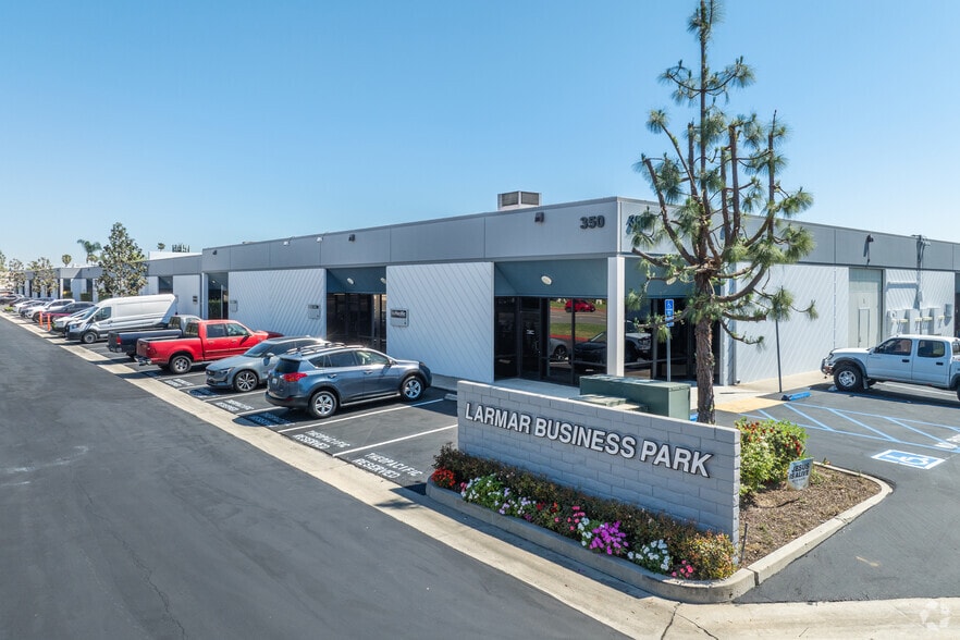 350 E orangethorpe Ave, Placentia, CA à louer - Photo du bâtiment - Image 2 de 13