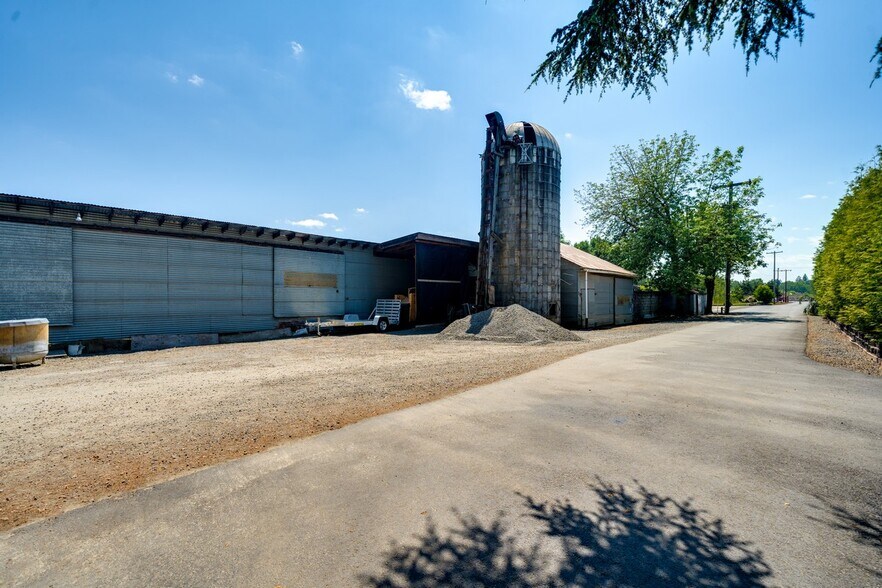 3100 Lone Oak Rd N, McMinnville, OR à vendre - Photo du bâtiment - Image 2 de 32