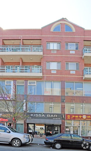 133-42 37th Ave, Flushing, NY for lease - Primary Photo - Image 1 of 10