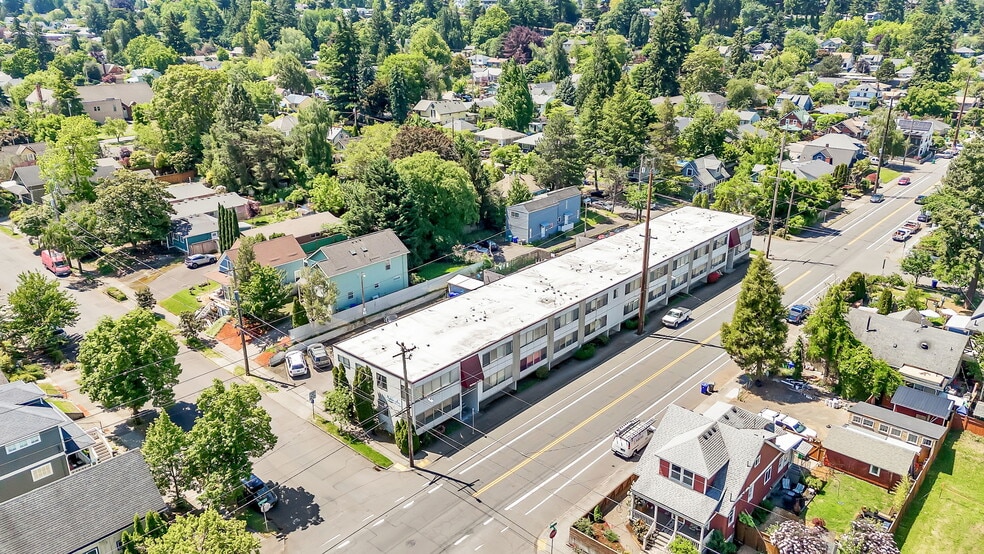 7606-7720 E Burnside St, Portland, OR à vendre - Photo du bâtiment - Image 3 de 38