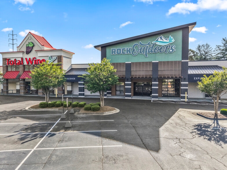 551-563 S Stratford Rd, Winston-Salem, NC à louer - Photo du bâtiment - Image 2 de 9