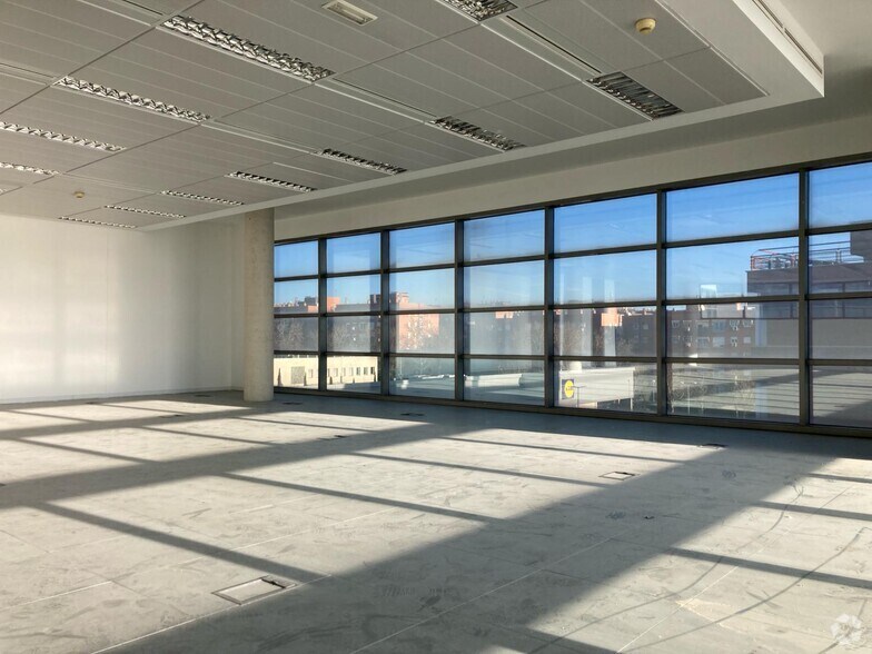 Calle de Huelva, 16, Alcobendas, Madrid for sale - Building Photo - Image 3 of 13