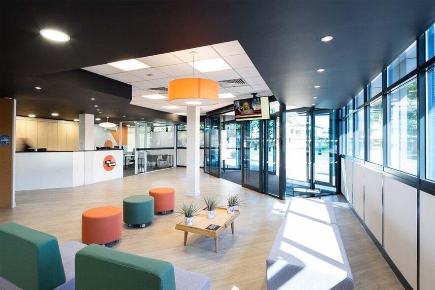 551-553 Wallisdown Rd, Poole for lease - Building Photo - Image 3 of 166