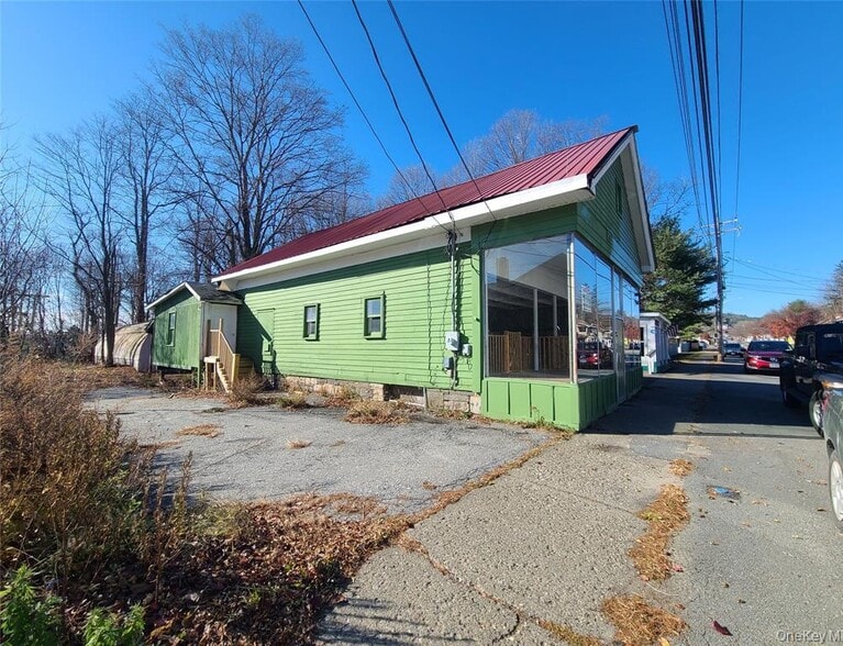 77 Sullivan St, Wurtsboro, NY for sale - Building Photo - Image 1 of 24