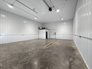 606 Stagecoach Rd, Grinnell, IA for lease Interior Photo- Image 2 of 10