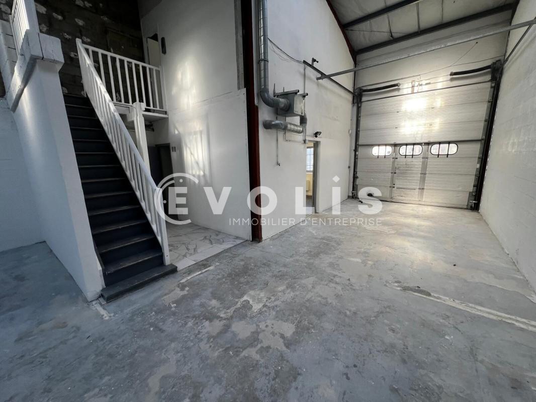 Flex in Lisses for lease Building Photo- Image 1 of 13
