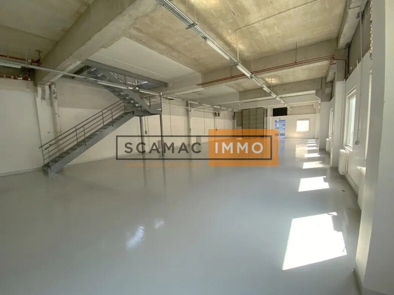 Industrial in Lognes for lease - Building Photo - Image 2 of 7