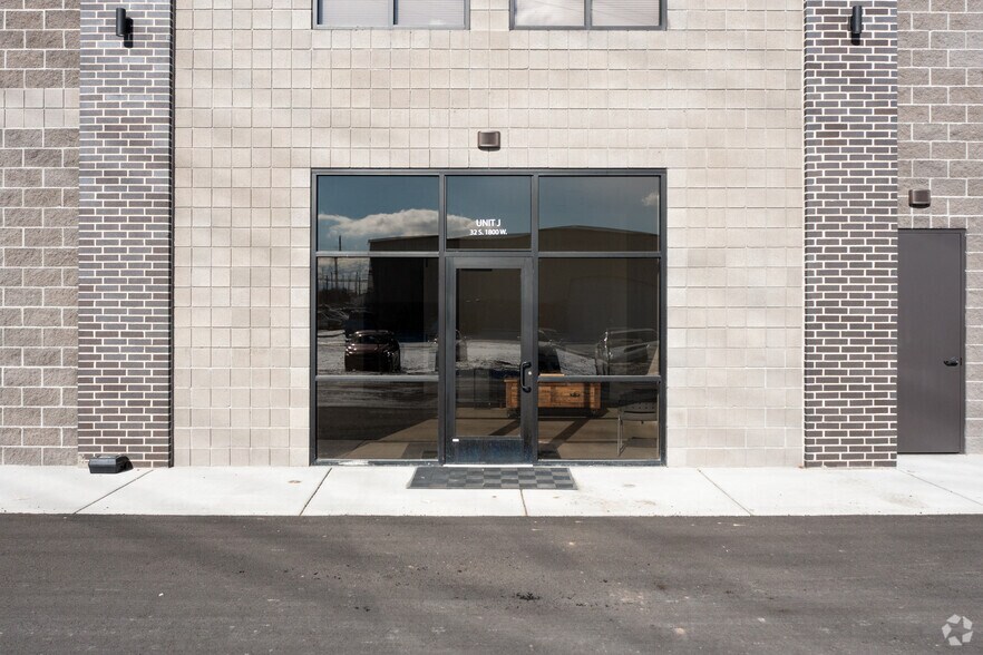 32 S 1800 W, Lindon, UT à louer - Photo du bâtiment - Image 3 de 34