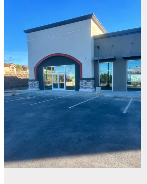 18233 Van Buren Blvd, Riverside, CA à vendre - Photo du bâtiment - Image 2 de 6