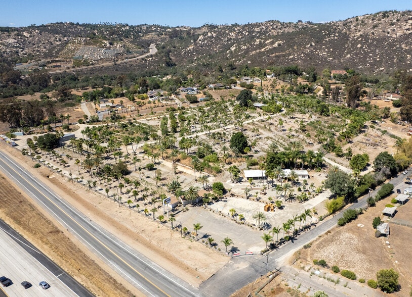 26437 N Centre City Pky, Escondido, CA à vendre - Photo du bâtiment - Image 3 de 12