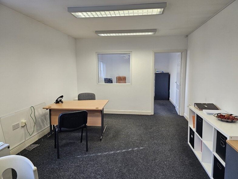 526 Coventry Rd, Birmingham for lease - Interior Photo - Image 3 of 5