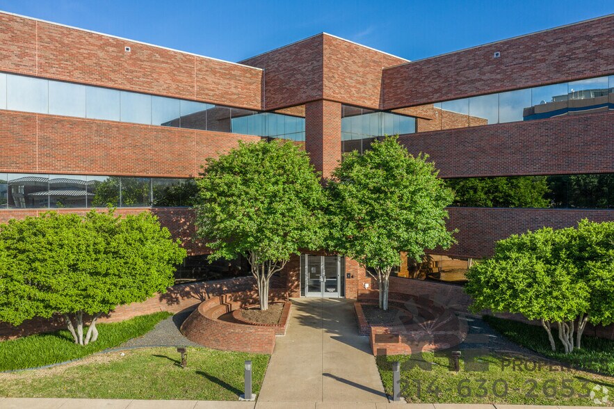 2261 Brookhollow Plaza Dr, Arlington, TX à louer - Photo du bâtiment - Image 3 de 13