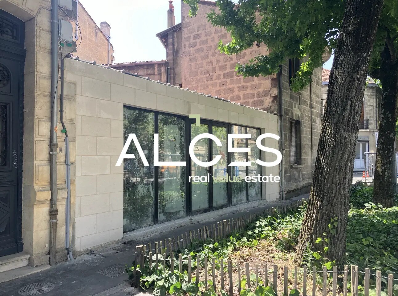 Office in Bordeaux for lease Building Photo- Image 1 of 4