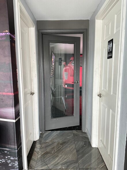 9318 Ronda Ln, Houston, TX à vendre - Photo du bâtiment - Image 3 de 7