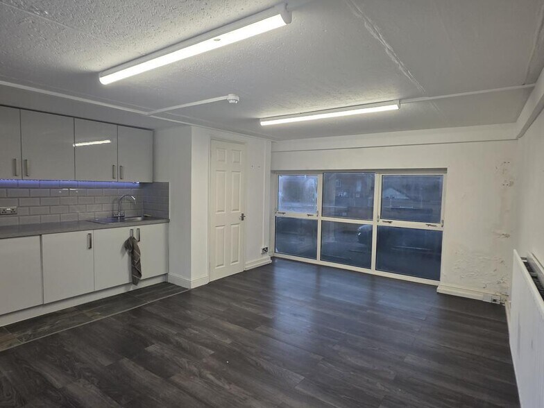 16-18 Pampisford Rd, Purley à louer - Photo du bâtiment - Image 2 de 10