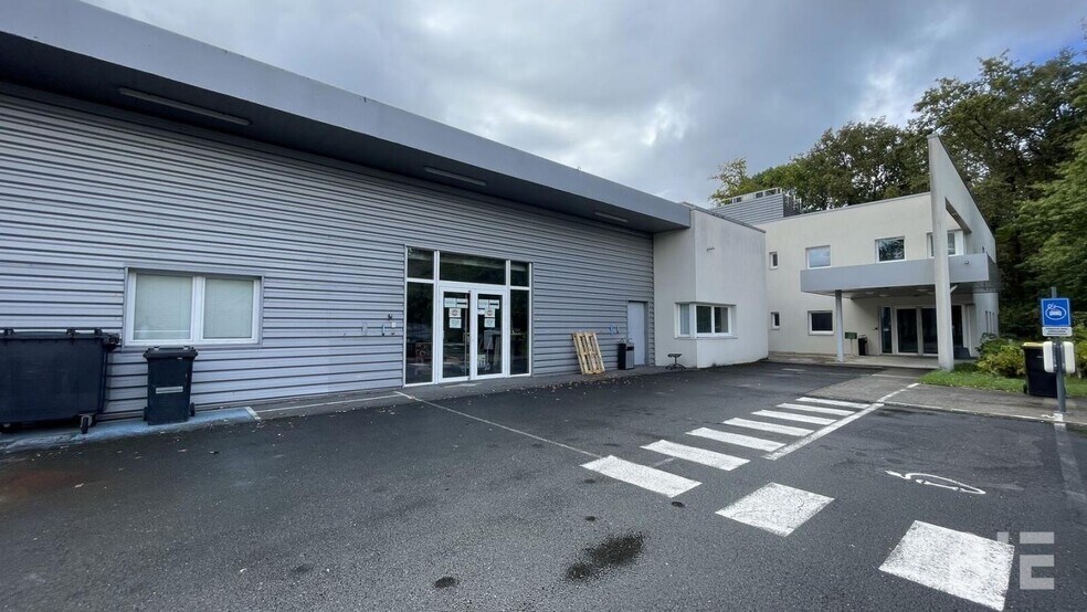 Flex dans Canéjan à louer - Photo du bâtiment - Image 2 de 7