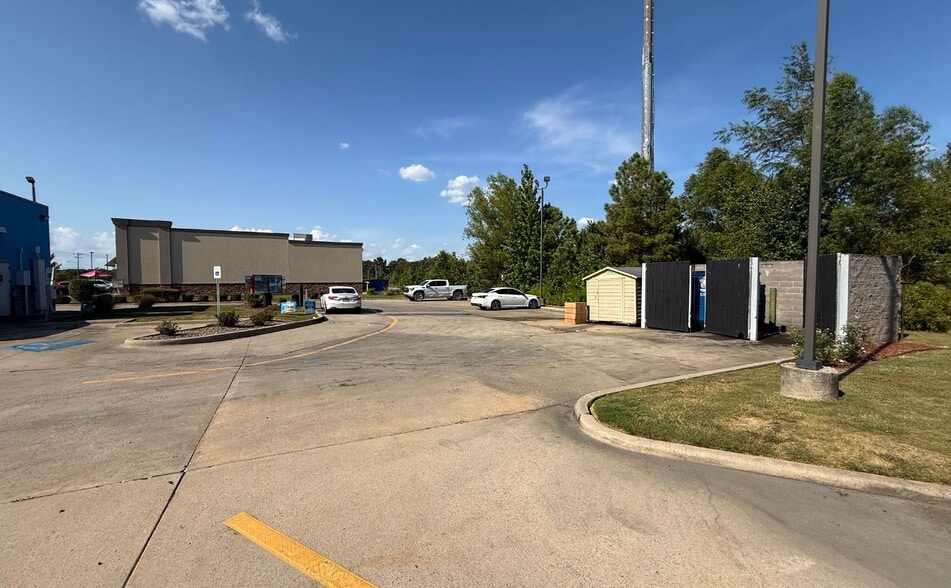 13200 Crystal Hill Rd, North Little Rock, AR for lease - Building Photo - Image 2 of 5