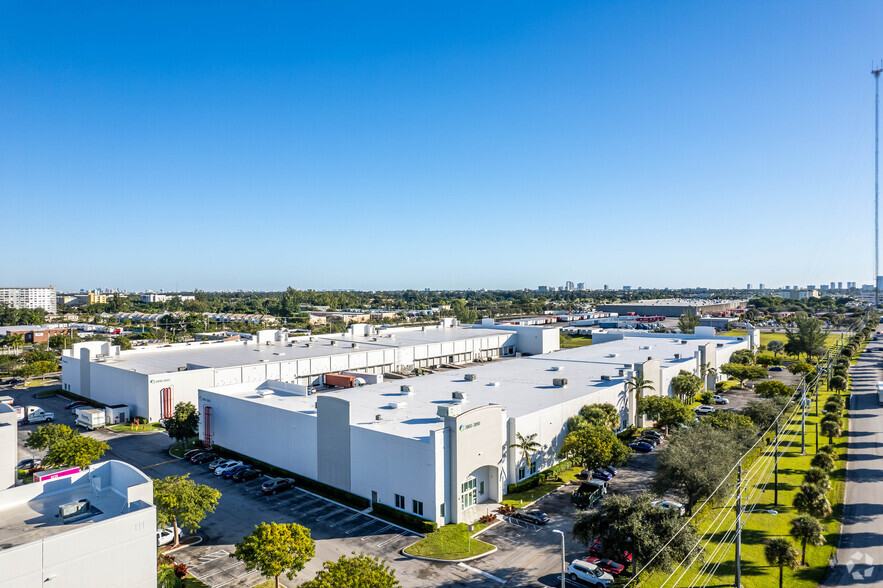 3860-3890 Pembroke Rd, Hollywood, FL à louer - Photo du bâtiment - Image 3 de 11