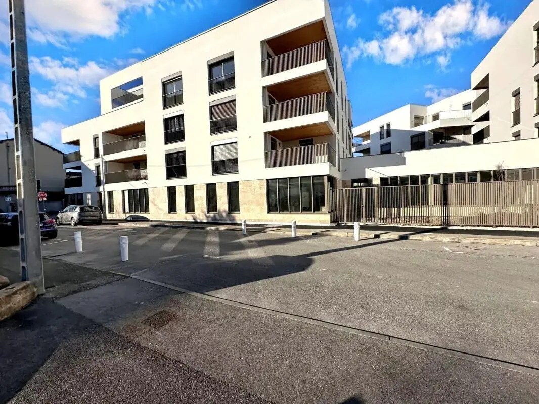 Rue Clémenceau, Bourgoin-Jallieu à vendre Photo du bâtiment- Image 1 de 9