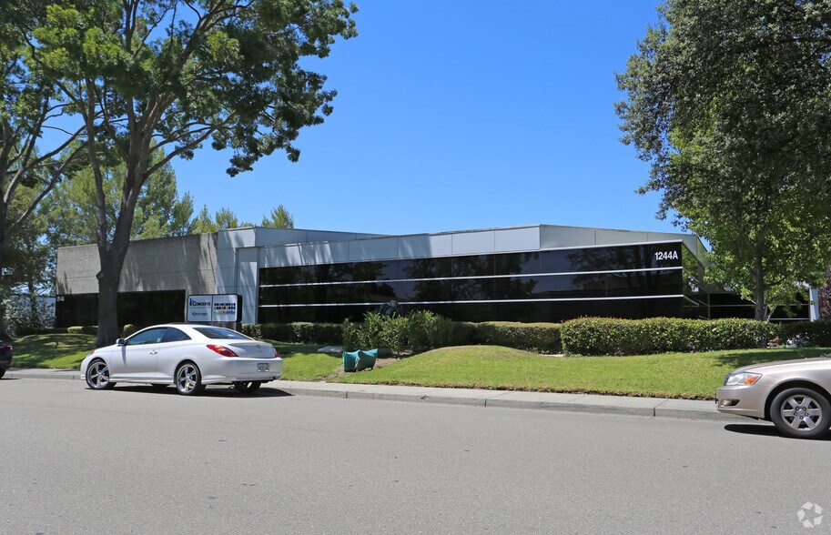 1244 Quarry Ln, Pleasanton, CA for lease - Building Photo - Image 1 of 4