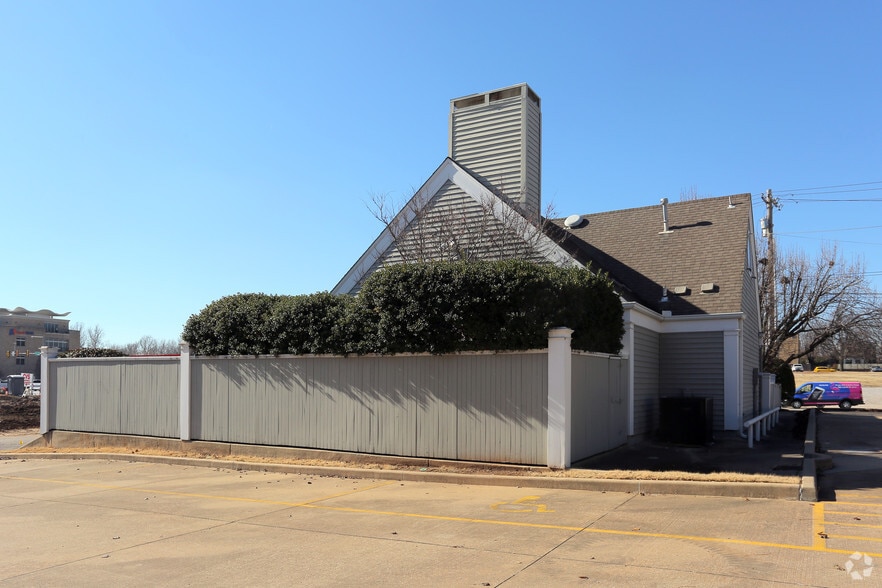 1419 S Utica Ave, Tulsa, OK for lease - Building Photo - Image 2 of 4