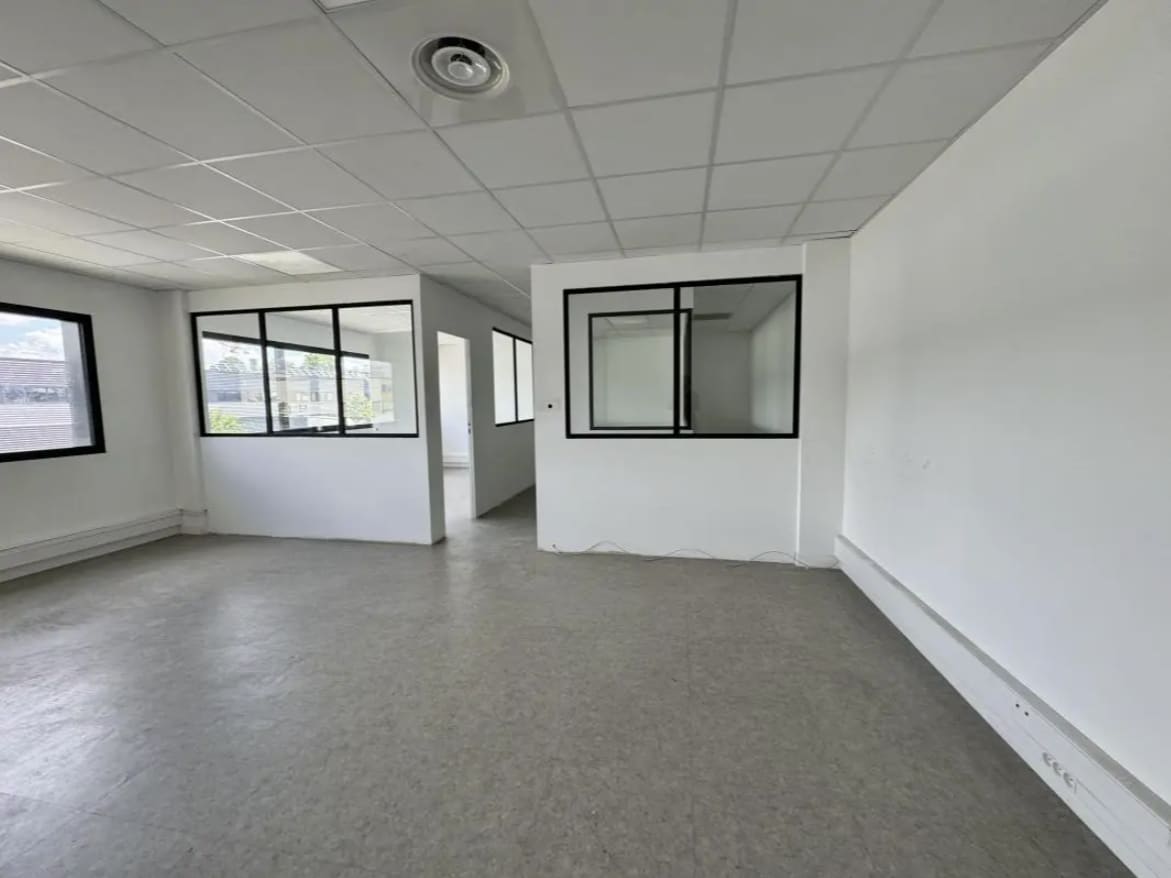 Flex in Aulnay-sous-Bois for lease Interior Photo- Image 1 of 2