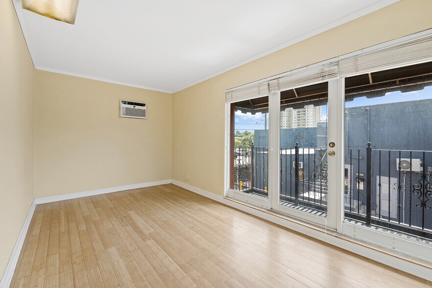 1948 E Sunrise Blvd, Fort Lauderdale, FL à vendre - Photo du bâtiment - Image 2 de 12