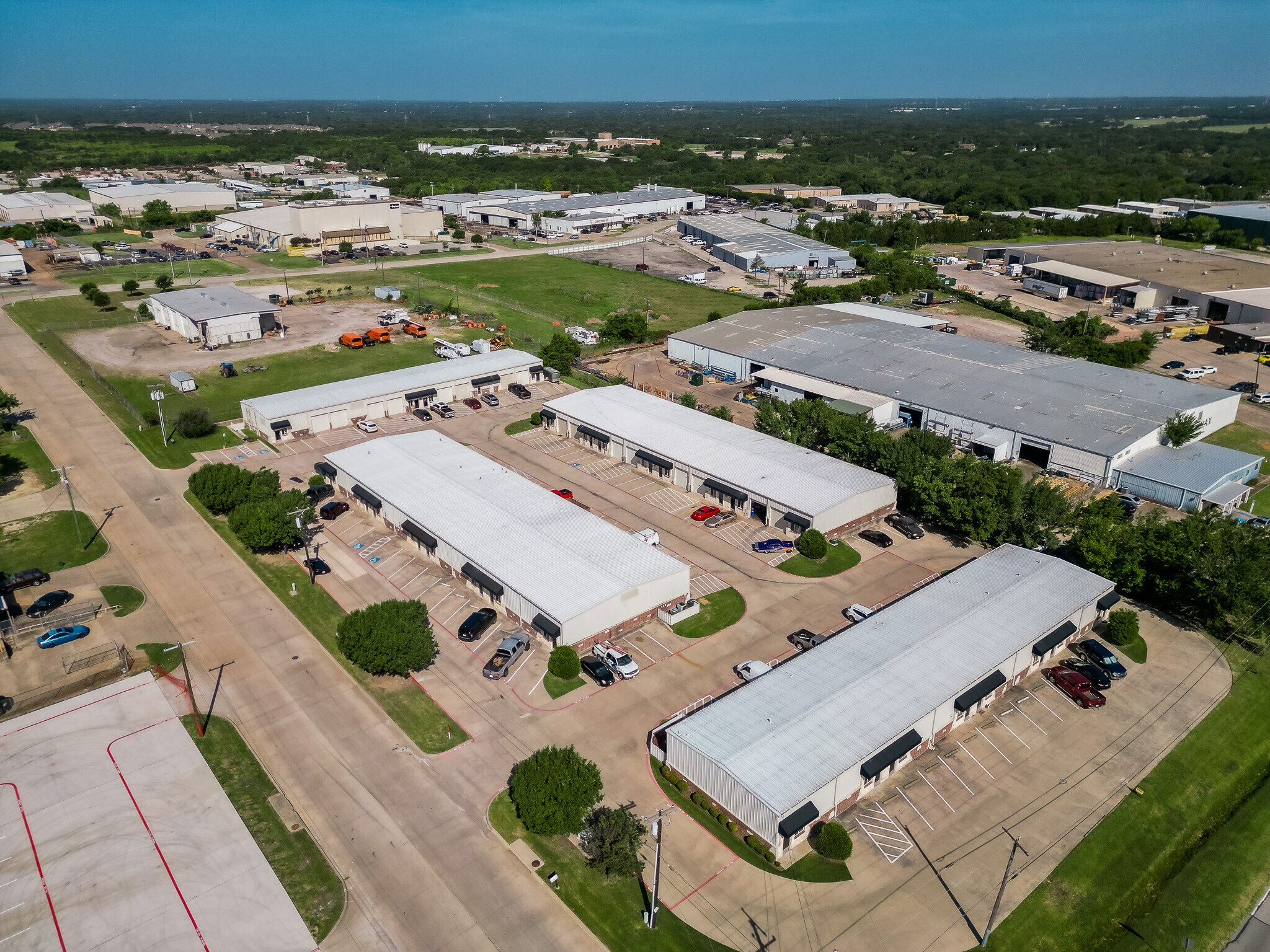 400 Industrial Blvd, Mansfield, TX à louer Photo du bâtiment- Image 1 de 21