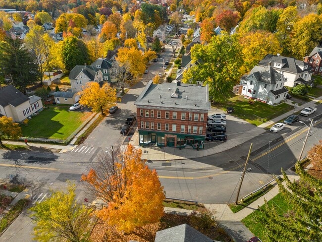 More details for 226-228 Sargeant St, Holyoke, MA - Retail for Lease