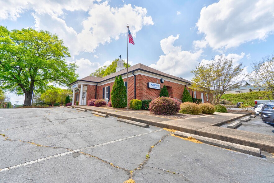 824 S Dekalb St, Shelby, NC à vendre - Photo du bâtiment - Image 3 de 42
