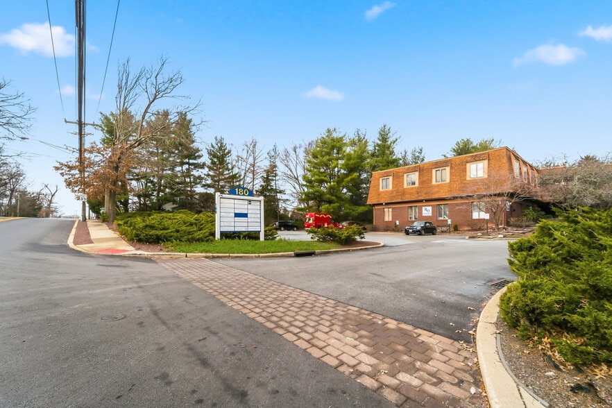 180 Old Tappan Rd, Old Tappan, NJ for lease - Building Photo - Image 2 of 6