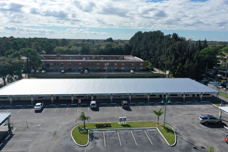 2000 Palm Bay Rd NE, Palm Bay, FL for lease - Building Photo - Image 3 of 5