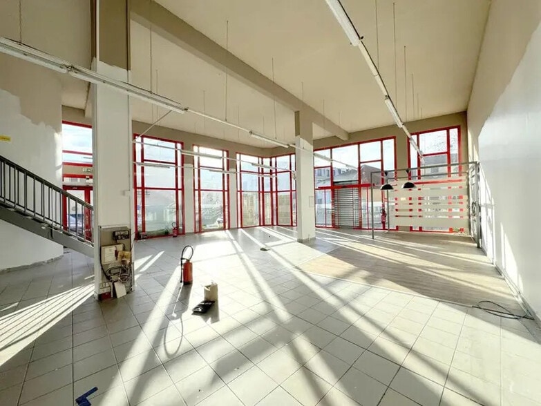 1 Boulevard Henri Barbusse, Houilles for lease - Building Photo - Image 2 of 7