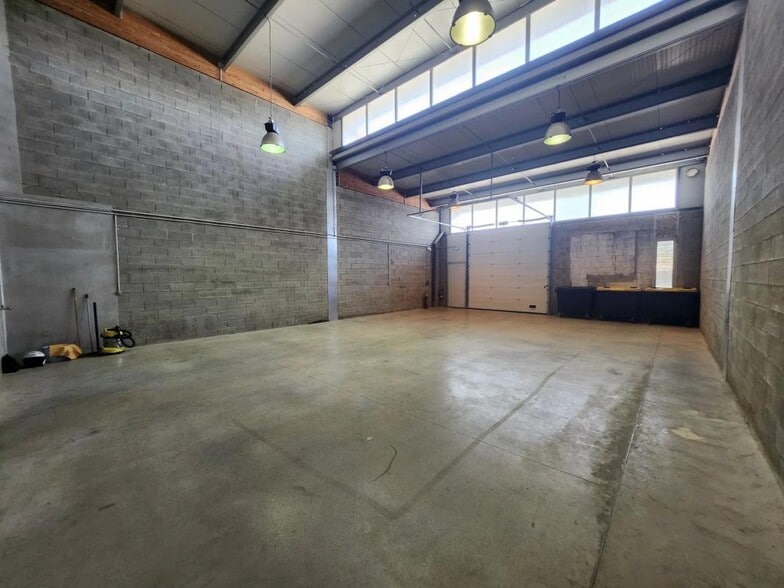 Flex in Castries for lease - Building Photo - Image 2 of 11