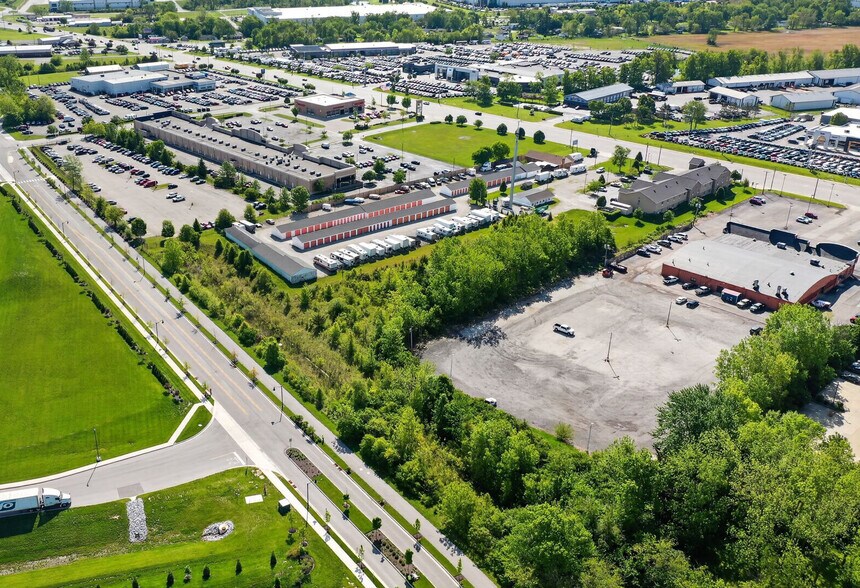 E Main St, Plainfield, IN à vendre - Photo du bâtiment - Image 3 de 8