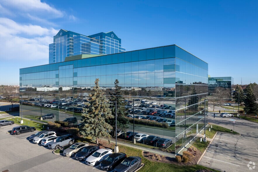 110 Matheson Blvd W, Mississauga, ON à louer - Photo du bâtiment - Image 2 de 7