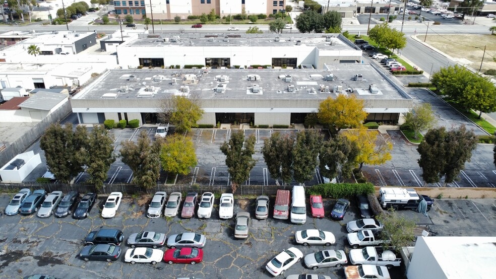 5405 Arrow Hwy, Montclair, CA à louer - Photo principale - Image 2 de 2