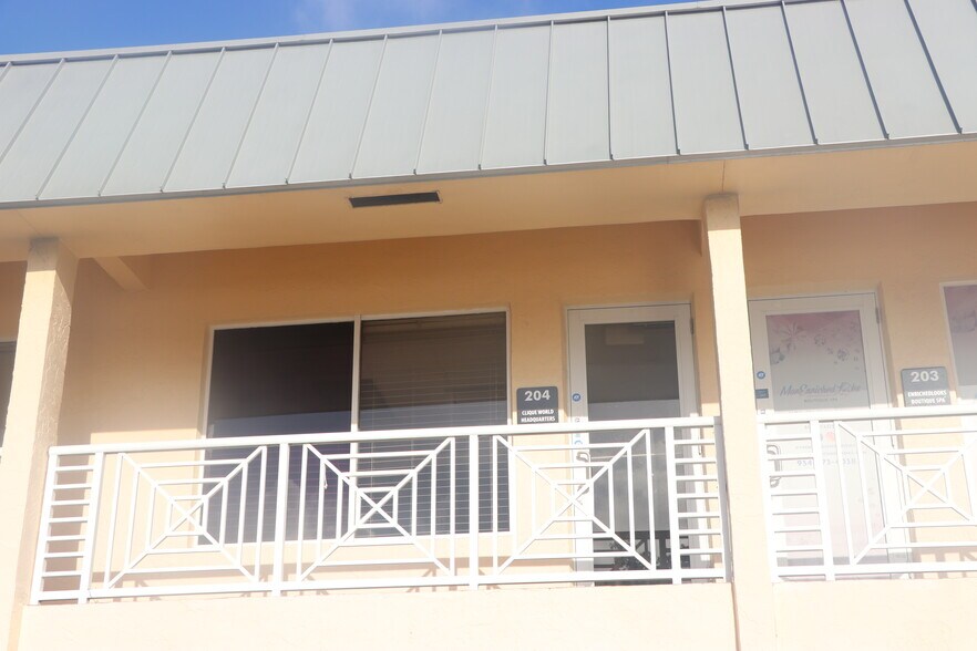 7310 W Mcnab Rd, Tamarac, FL à louer - Photo du bâtiment - Image 2 de 15