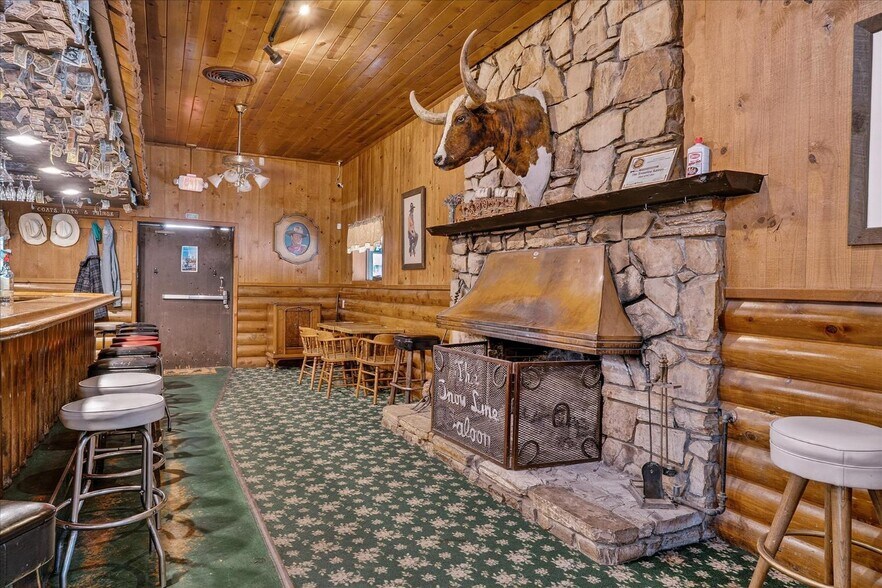 42155 Highway 41, Oakhurst, CA à vendre - Photo du bâtiment - Image 3 de 15