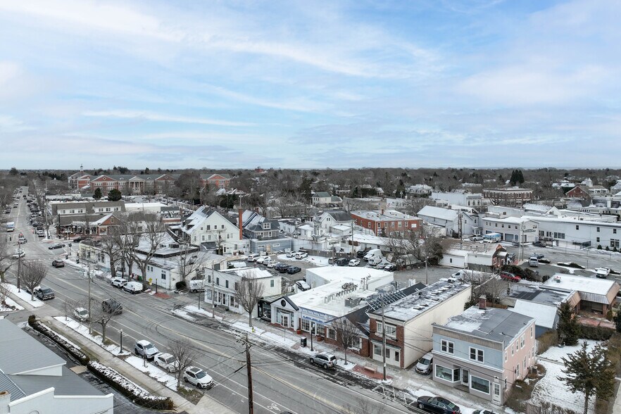 30 Nugent St, Southampton, NY à louer - Vidéo aérienne - Image 2 de 15