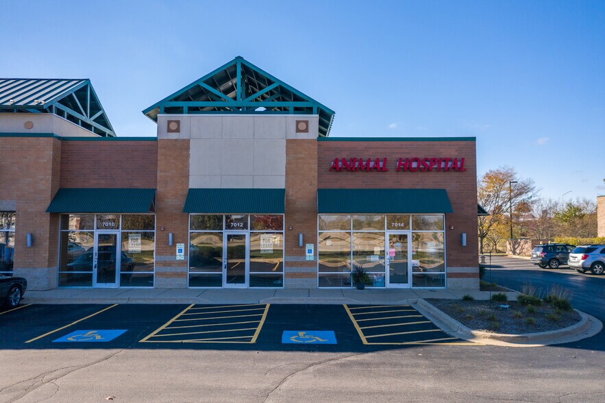 7000-7012 Huntley Rd, Carpentersville, IL à louer - Photo du bâtiment - Image 3 de 3