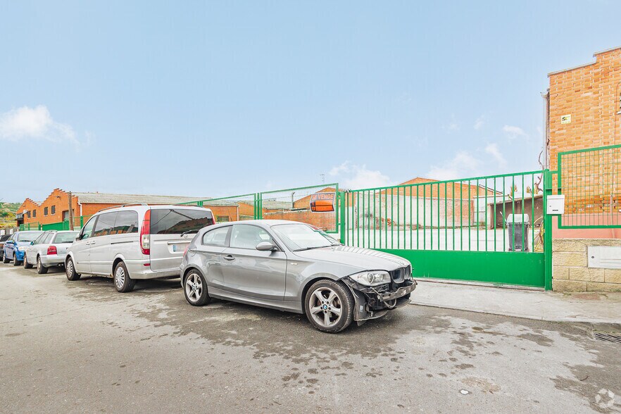 Calle Jacinto Benavente, 7-9, Paracuellos de Jarama, Madrid for sale - Primary Photo - Image 1 of 2