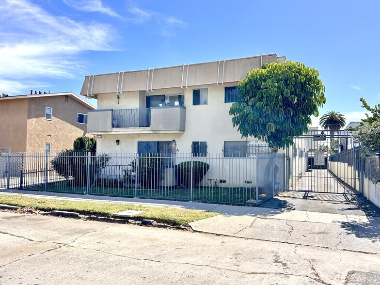 6214 S Victoria Ave, Los Angeles, CA à vendre - Photo du bâtiment - Image 2 de 15