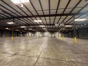 814 Union Pacific Blvd, Laredo, TX for lease Interior Photo- Image 2 of 4