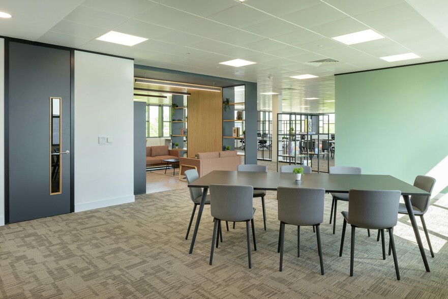 Western Rd, Bracknell for lease - Building Photo - Image 3 of 8