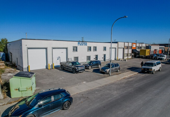 Plus de détails pour 8295-8305 Creusot Rue, Montréal, QC - Industriel à louer