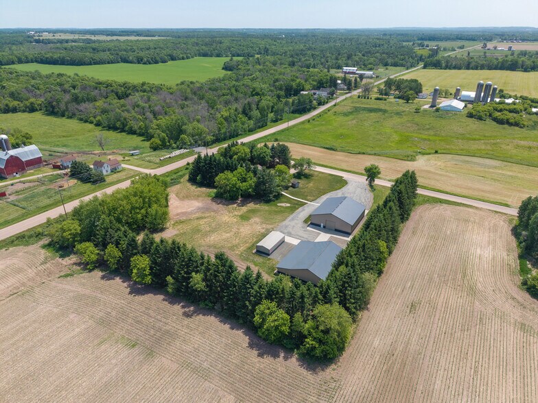 22946 100th Ave, Cadott, WI à vendre - Photo du bâtiment - Image 2 de 38