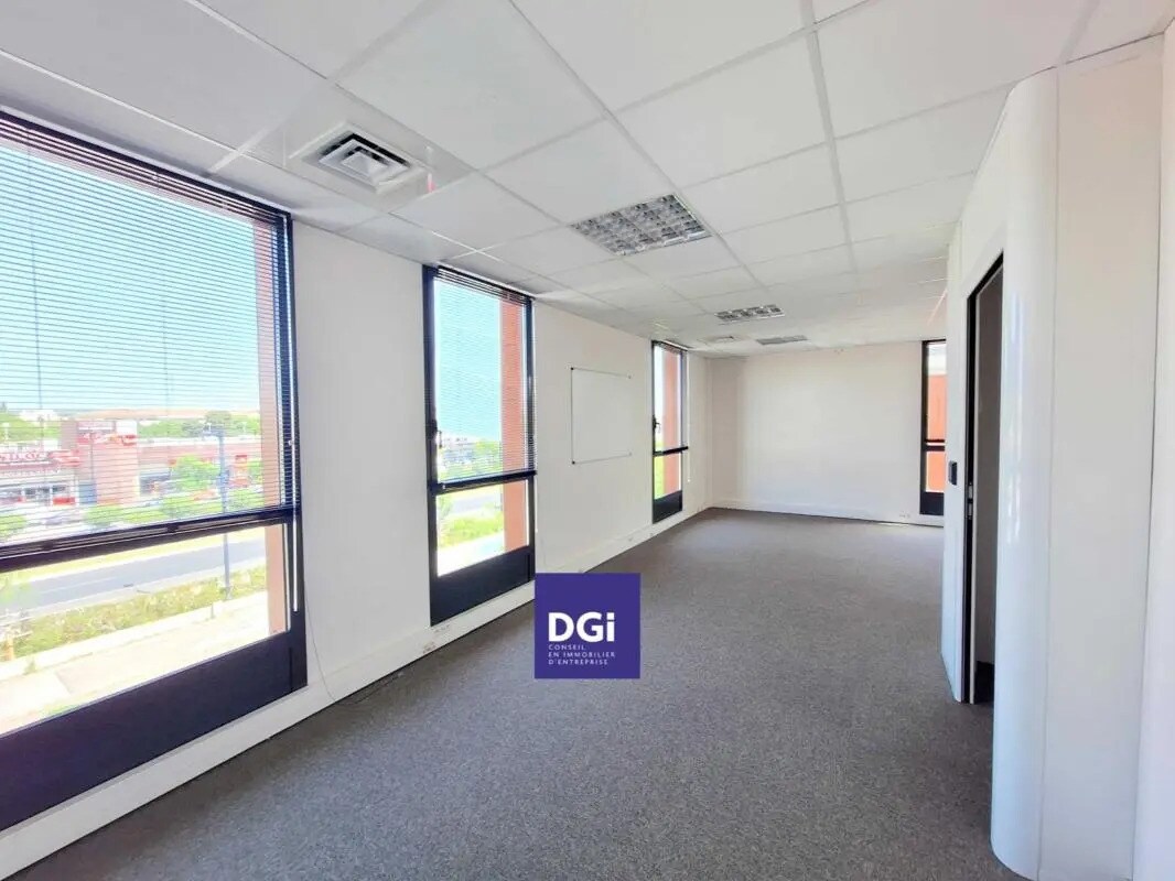 Office in Nîmes for lease Interior Photo- Image 1 of 6