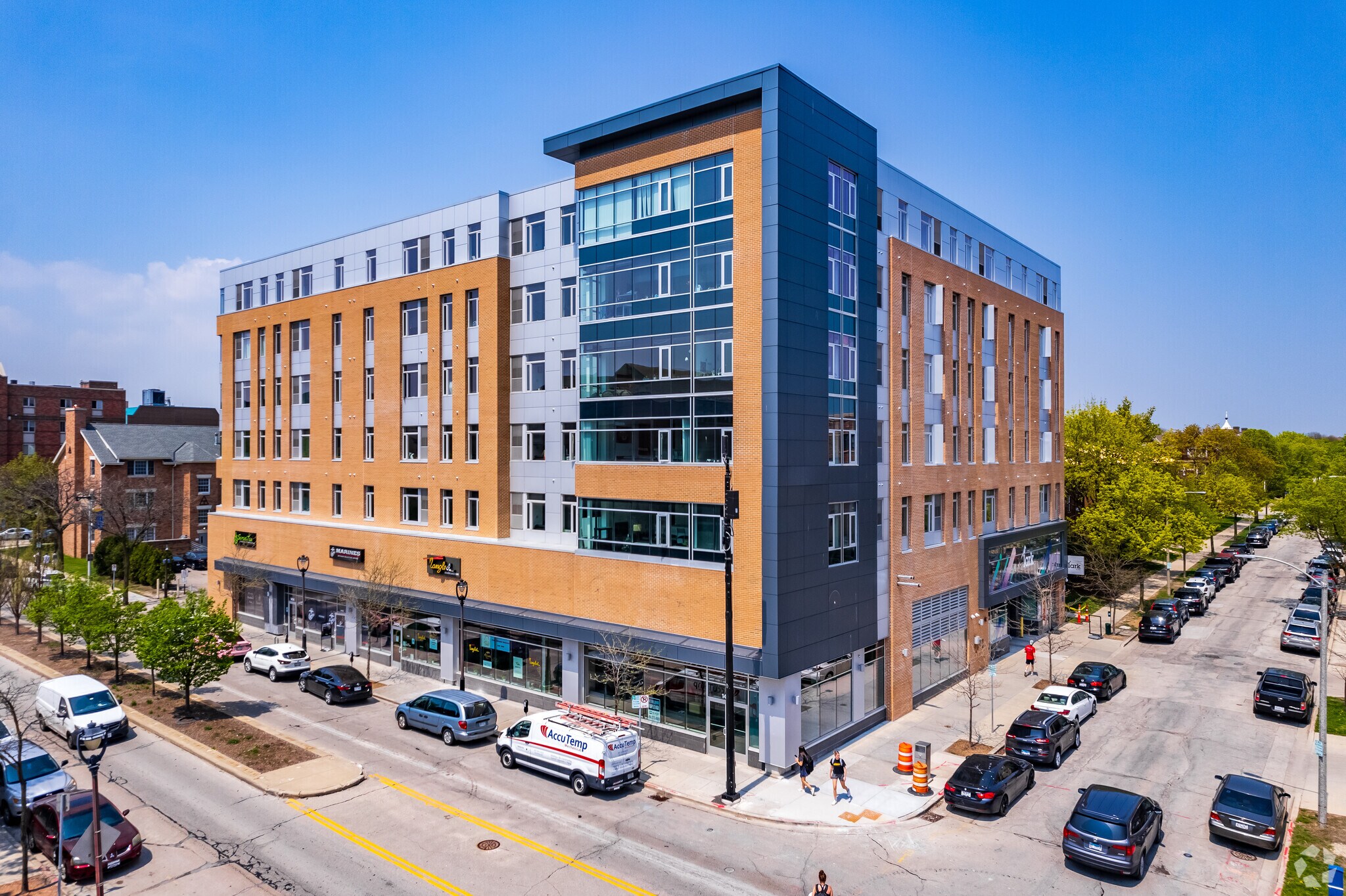 811 N 14th St, Milwaukee, WI à louer Photo du bâtiment- Image 1 de 12